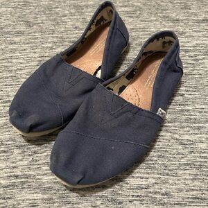 Toms Ladies Size 6.5 Navy Slip Ons